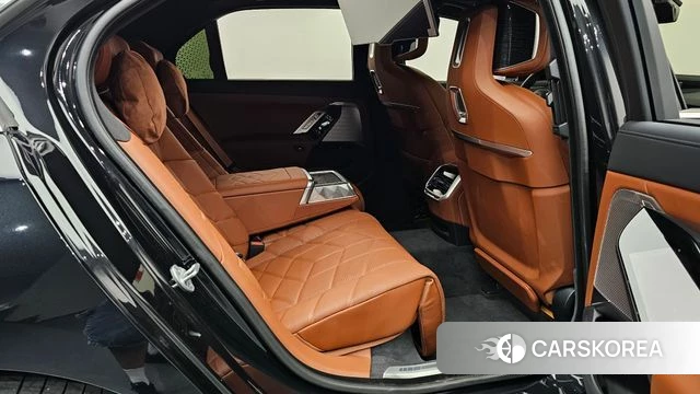 BMW 7 Series (G70) 2025 Черный из Кореи, фото 2