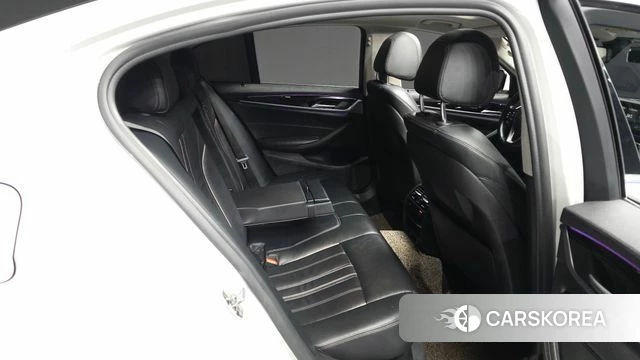 BMW 5 Series (G30) 2018 Белый из Кореи, фото 2