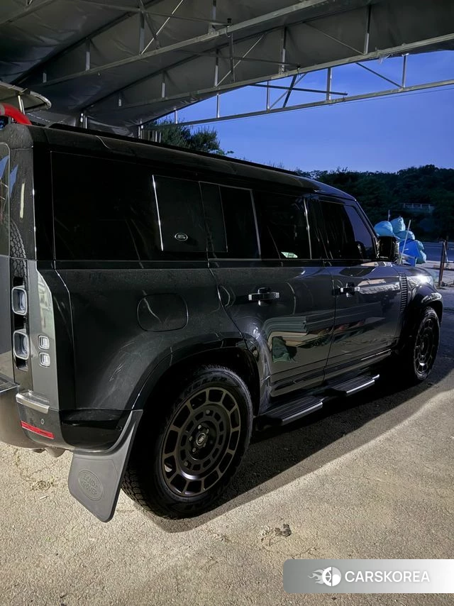 Land Rover Defender (L663) 2024 Черный двухцветный из Кореи, фото 2