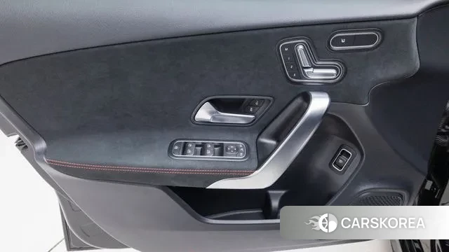 Mercedes-Benz A-Class W177 2024 Черный из Кореи, фото 2