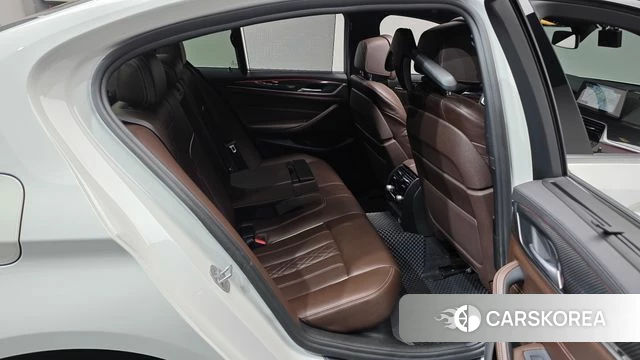 BMW 5 Series (G30) 2018 Белый из Кореи, фото 2