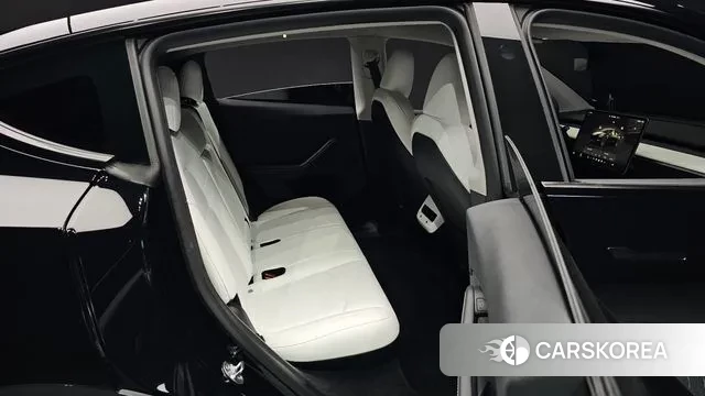 Tesla Model Y 2024 Черный из Кореи, фото 2