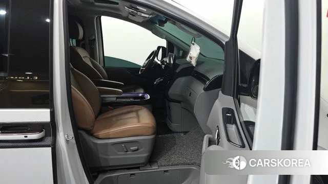 Hyundai Staria 2023 Белый из Кореи, фото 2