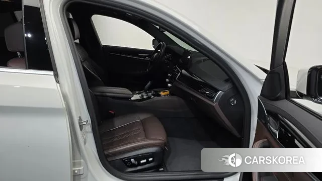 BMW 5 Series (G30) 2021 Белый из Кореи, фото 2