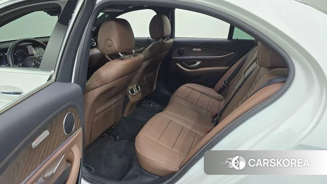 Mercedes-Benz E-Class W213 2022 Белый из Кореи, фото 2