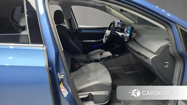 Volkswagen Golf 8th Generation 2026 Синий из Кореи, фото 2