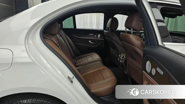Mercedes-Benz E-Class W213 2021 Белый из Кореи, фото 2
