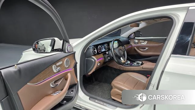 Mercedes-Benz E-Class W213 2018 Белый из Кореи, фото 2