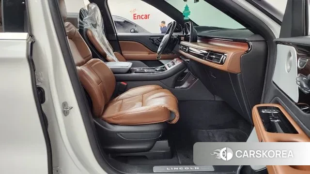 Lincoln Aviator 2nd generation 2022 Белый из Кореи, фото 2