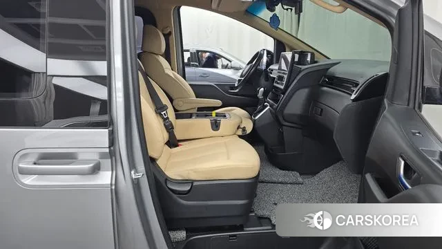 Hyundai Staria 2021 Серебряный из Кореи, фото 2