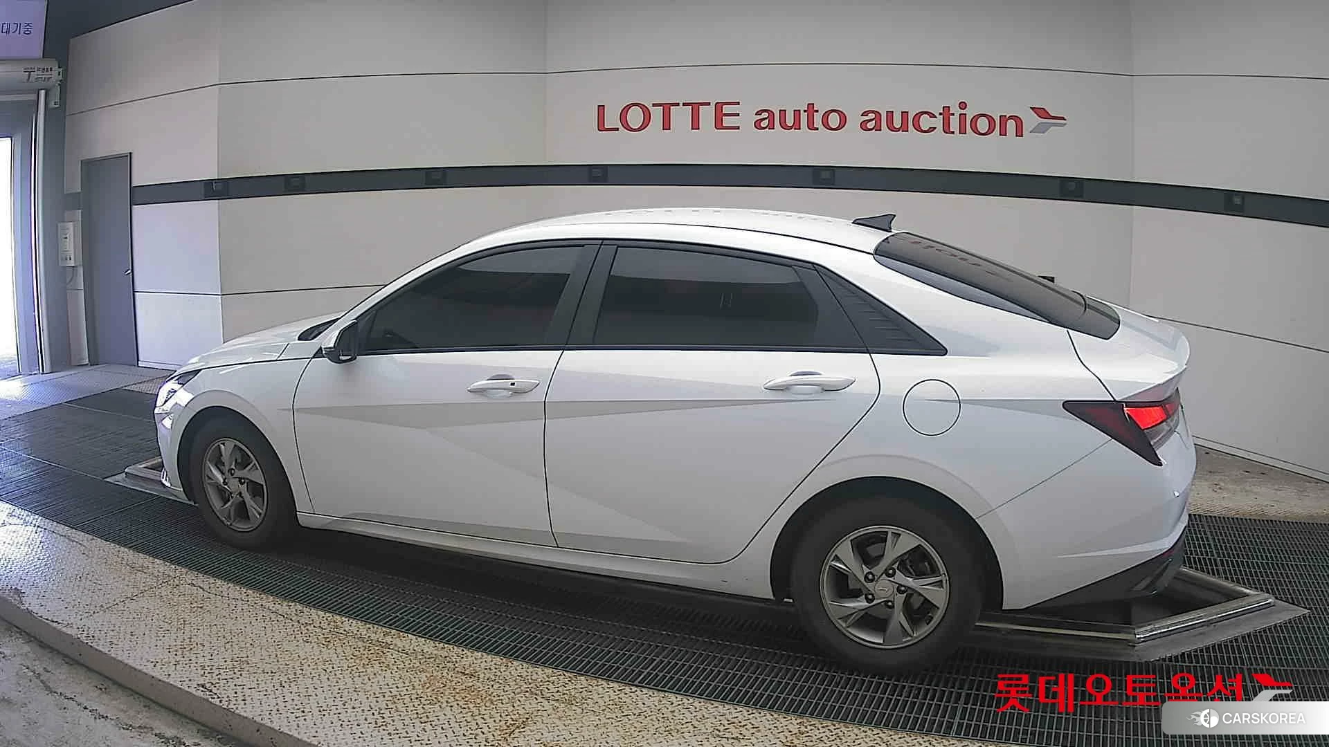 Hyundai Avante 2021 Polar White из Кореи, фото 2