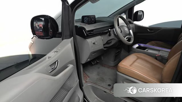 Hyundai Staria 2024 Черный из Кореи, фото 2