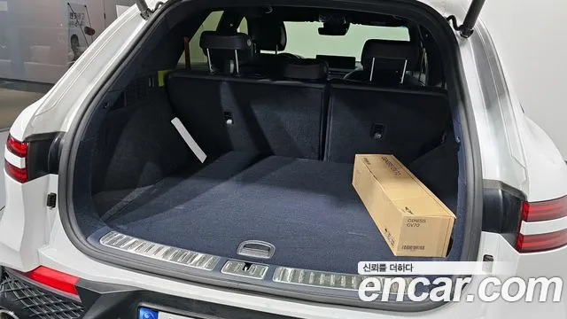 Genesis GV70 2023 Белый из Кореи, фото 2