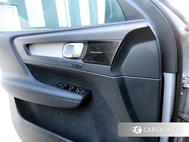 Volvo XC40 2019 Серебряный из Кореи, фото 2