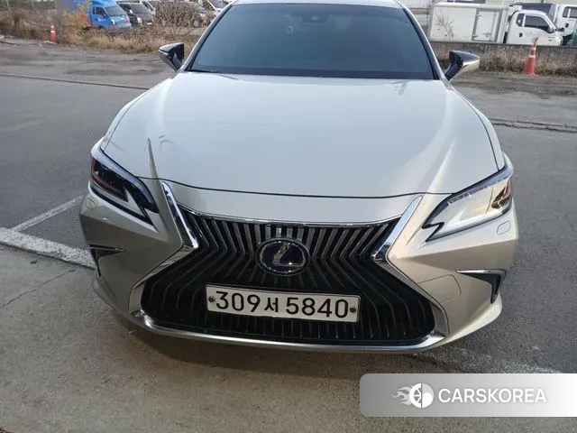 Lexus ES300h 7th generation 2019 Жемчужный цвет из Кореи, фото 2