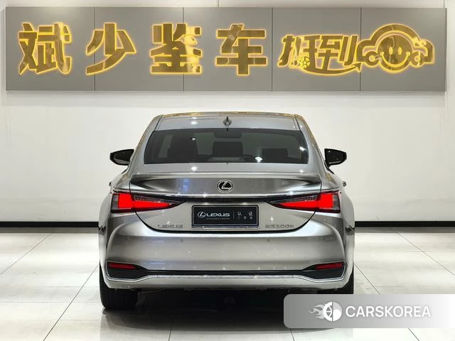 Lexus ES 2024 Серебристо-серый из Китая, фото 2