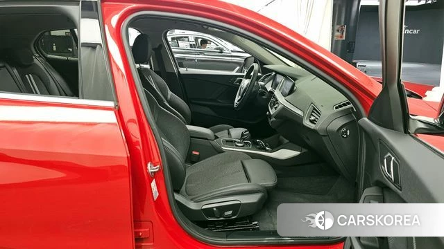 BMW 1 Series (F40) 2020 Красный из Кореи, фото 2