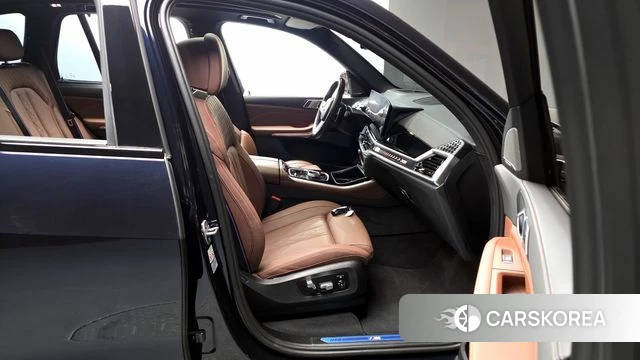 BMW X5 (G05) 2023 Черный из Кореи, фото 2