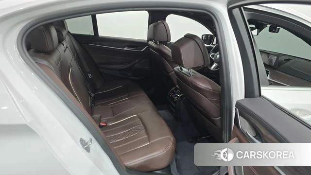 BMW 5 Series (G30) 2020 Белый из Кореи, фото 2