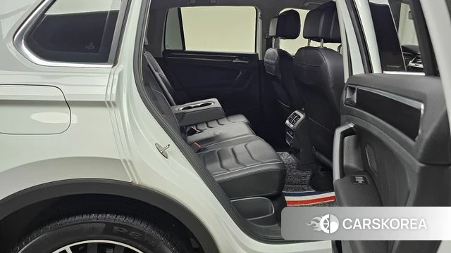 Volkswagen Tiguan second Generation 2022 Белый из Кореи, фото 2