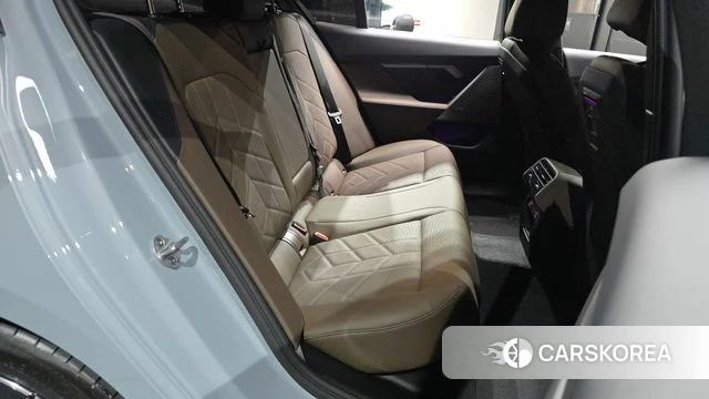 BMW 5 Series (G60) 2025 Серебристо-серый из Кореи, фото 2