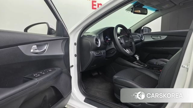 Kia The New K3 2nd generation 2022 Белый из Кореи, фото 2