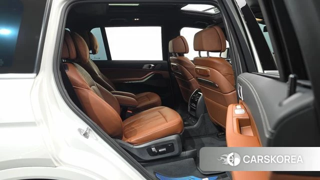 BMW X7 (G07) 2025 Белый из Кореи, фото 2