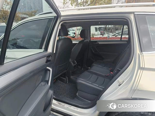 Volkswagen Tiguan L 2018 Серебристо-серый из Китая, фото 2