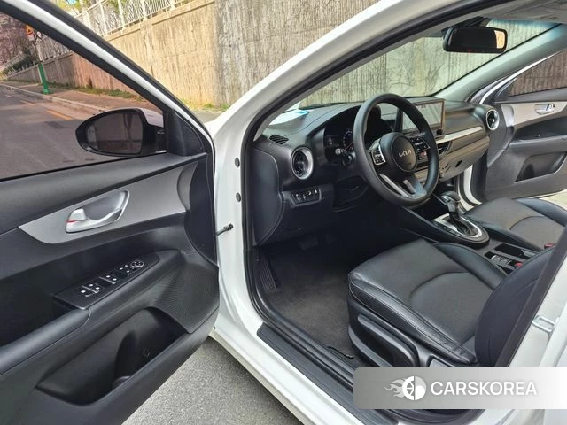 Kia The New K3 2nd generation 2022 Белый из Кореи, фото 2