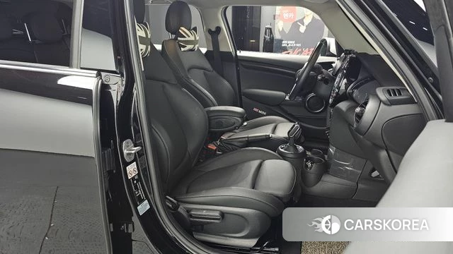 Mini Cooper 2021 Черный из Кореи, фото 2