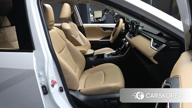 Toyota RAV4 5th Generation 2024 Белый из Кореи, фото 2