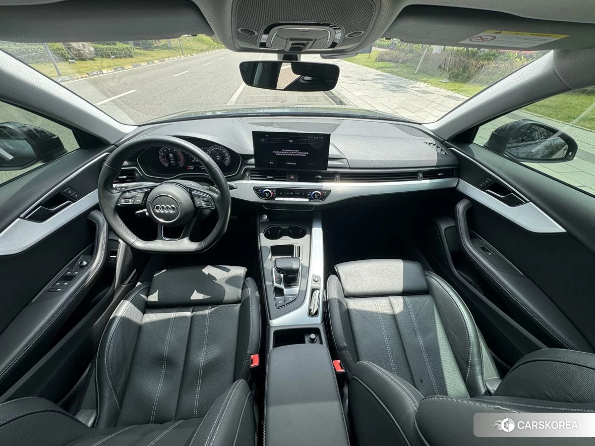 Audi A4L 2021 Темно-серый из Китая, фото 2