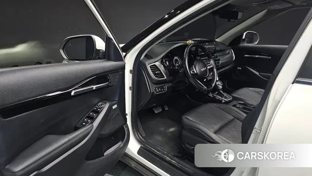 Kia Seltos 2022 Белый из Кореи, фото 2