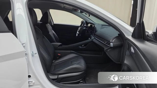 Hyundai The New Avante (CN7) 2024 Белый из Кореи, фото 2