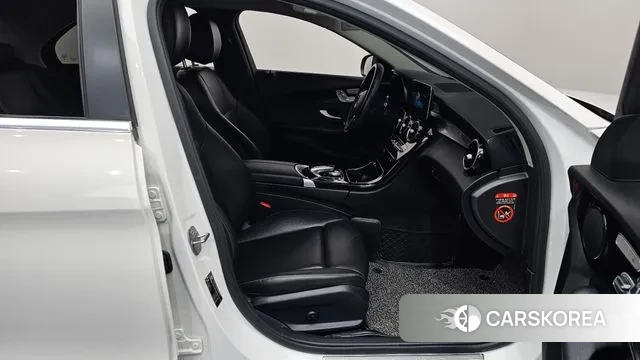 Mercedes-Benz C-Class W205 2019 Белый из Кореи, фото 2