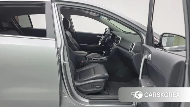 Kia Sportage The Bold 2021 Серебристо-серый из Кореи, фото 2