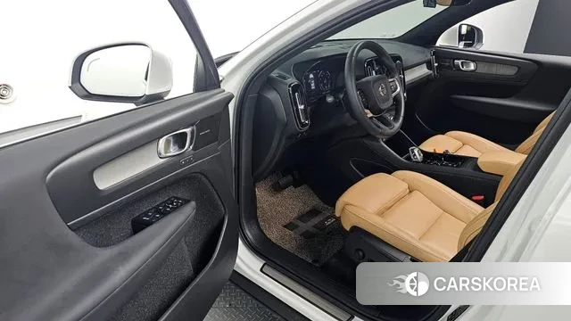 Volvo XC40 2021 Белый из Кореи, фото 2