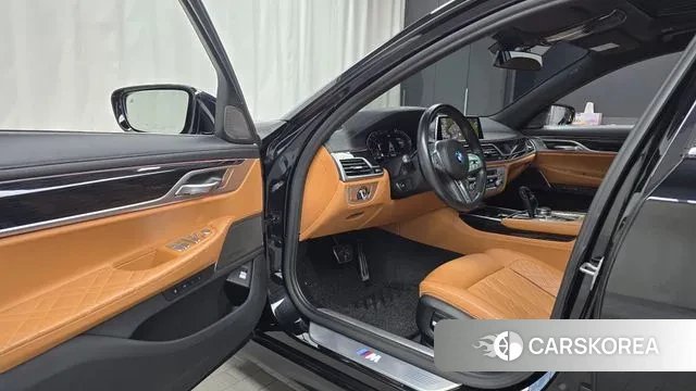 BMW 7 Series (G11) 2021 Черный из Кореи, фото 2