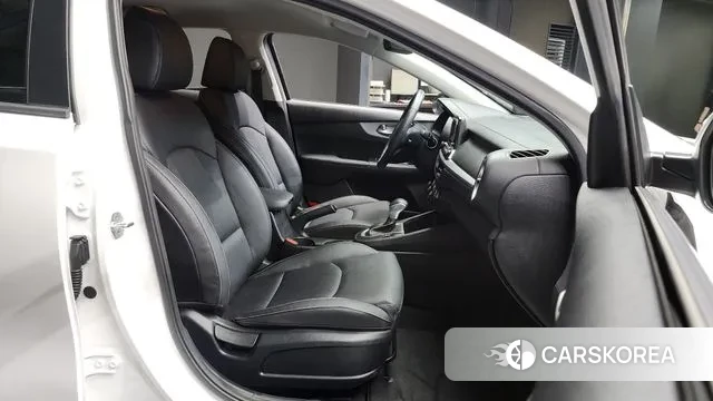 Kia The New K3 2nd generation 2021 Белый из Кореи, фото 2