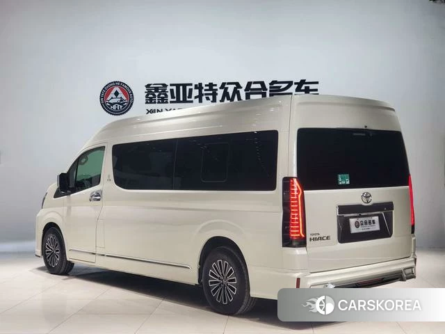 Toyota Hiace 2022 Белый из Китая, фото 2