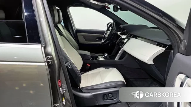 Land Rover Discovery Sports 2nd Generation 2025 Песочный из Кореи, фото 2