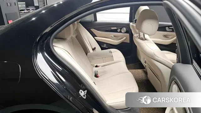 Mercedes-Benz E-Class W213 2023 Черный из Кореи, фото 2