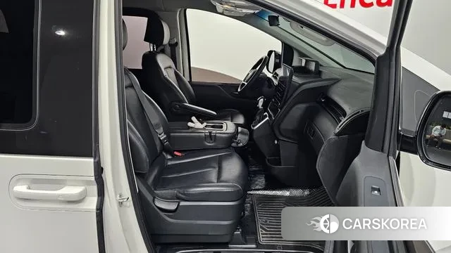 Hyundai Staria 2022 Белый из Кореи, фото 2