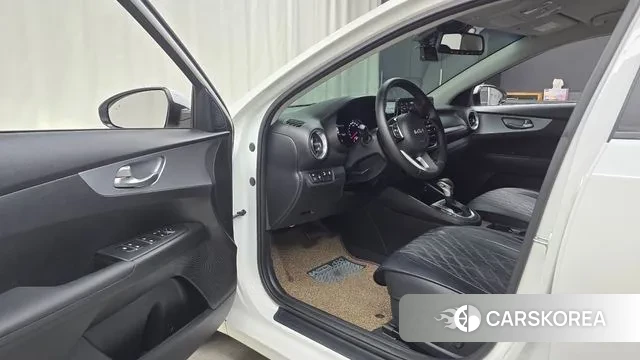 Kia The New K3 2nd generation 2021 Белый из Кореи, фото 2