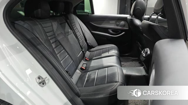 Mercedes-Benz E-Class W213 2018 Белый из Кореи, фото 2