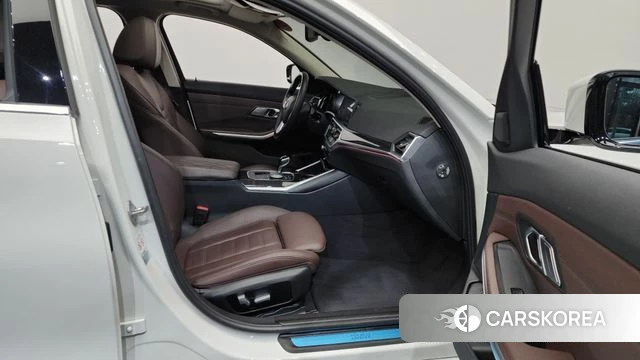 BMW 3 Series (G20) 2022 Белый из Кореи, фото 2