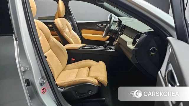 Volvo XC60 second Generation 2020 Серебряный из Кореи, фото 2