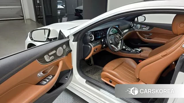 Mercedes-Benz E-Class W213 2018 Белый из Кореи, фото 2