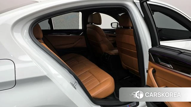 BMW 5 Series (G30) 2022 Белый из Кореи, фото 2
