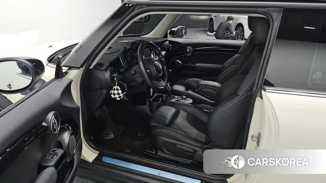 Mini Cooper S 2022 Жемчужный цвет из Кореи, фото 2